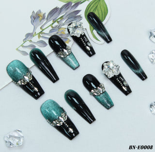 Emerald green manicure